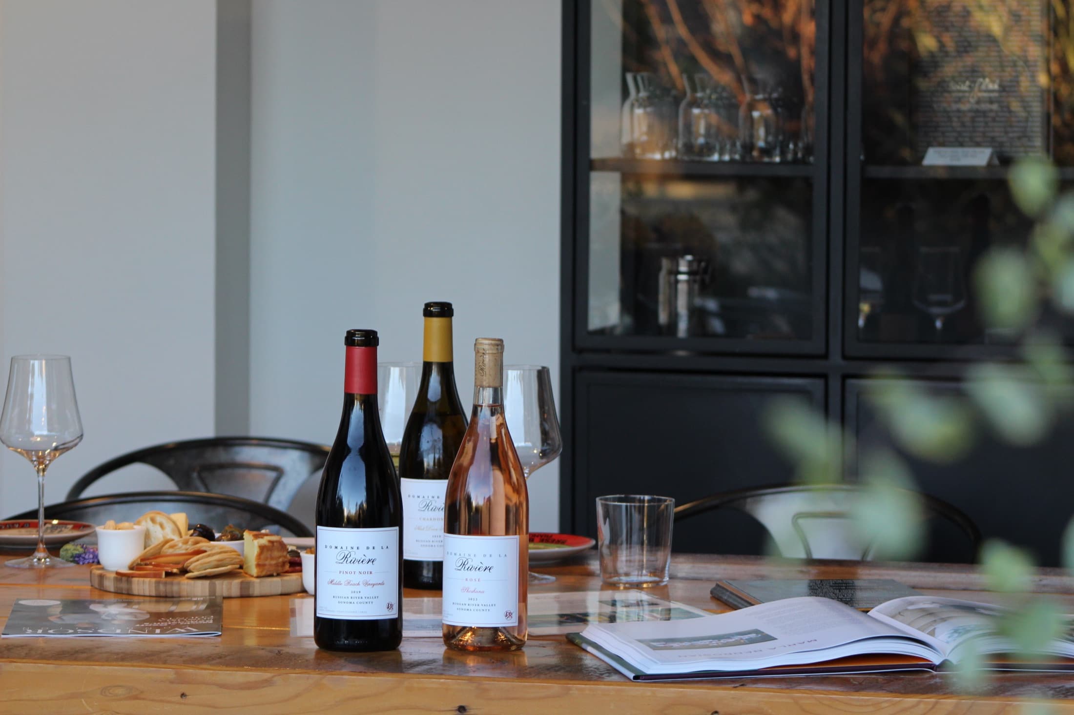 Should Pinot Noir Be Chilled? Serving Temperatures for Pinot, Chardonnay & Rosé